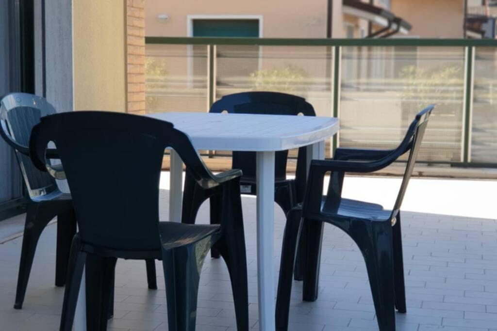 לידו די ג'סולו Appartamento Nuovo Centralissimo 150 Mt Dal Mare מראה חיצוני תמונה